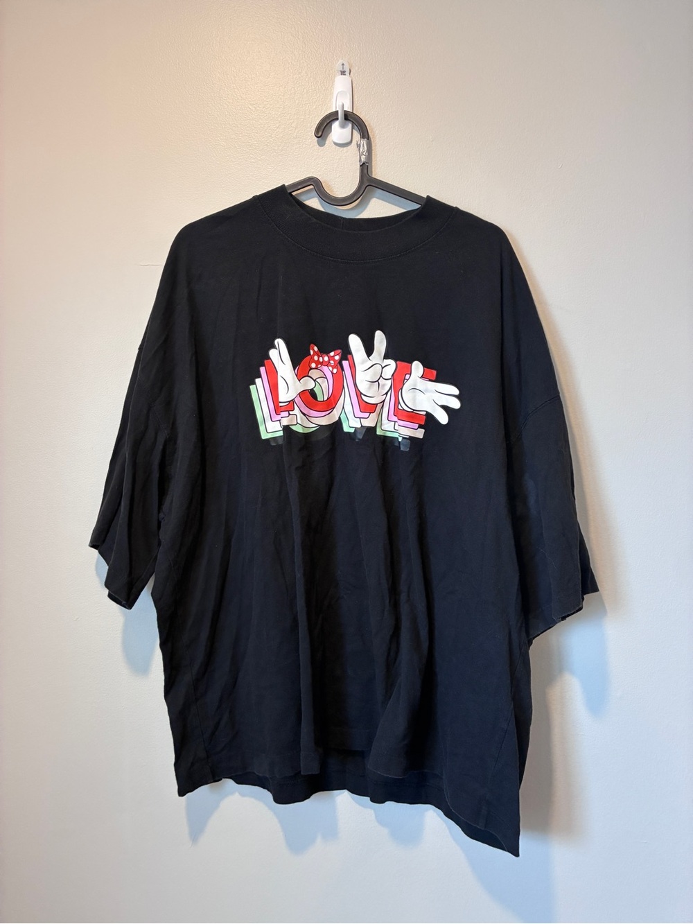 Uniqlo x Disney Black Graphic 'LOVE' Short Sleeve Tee